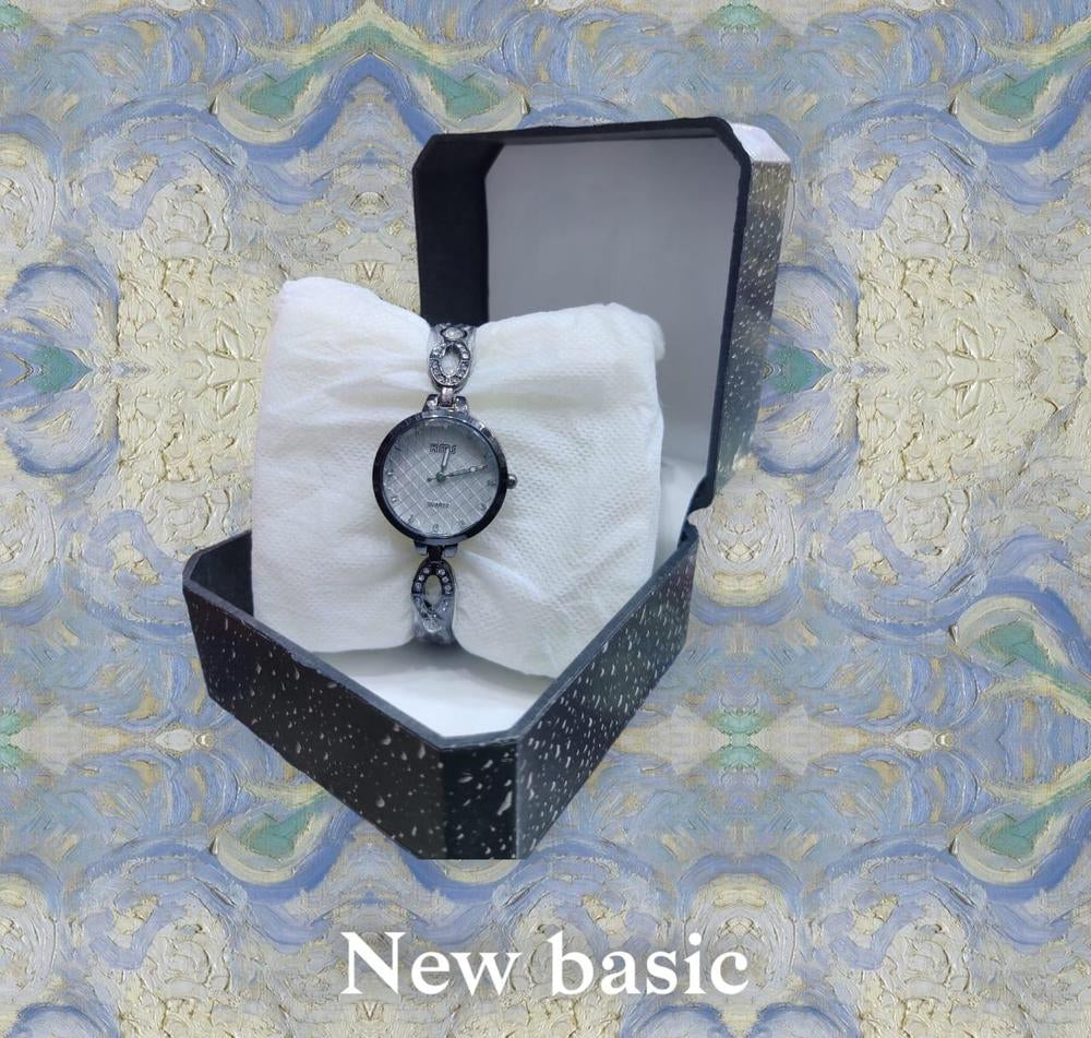 Elegant Grey Women's Bracelet Watch – Stainless Steel Round Dial .