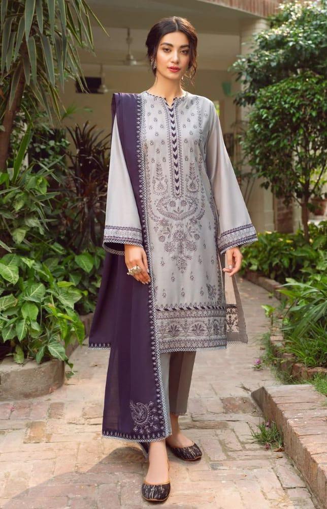 Grey Embroidered Lawn 3-Piece Suit – Chiffon Dupatta | Elegant Summer Wear .
