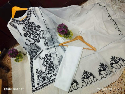 Elegant 3-Piece Embroidered White Organza Suit – Premium Festive Wear for Women .